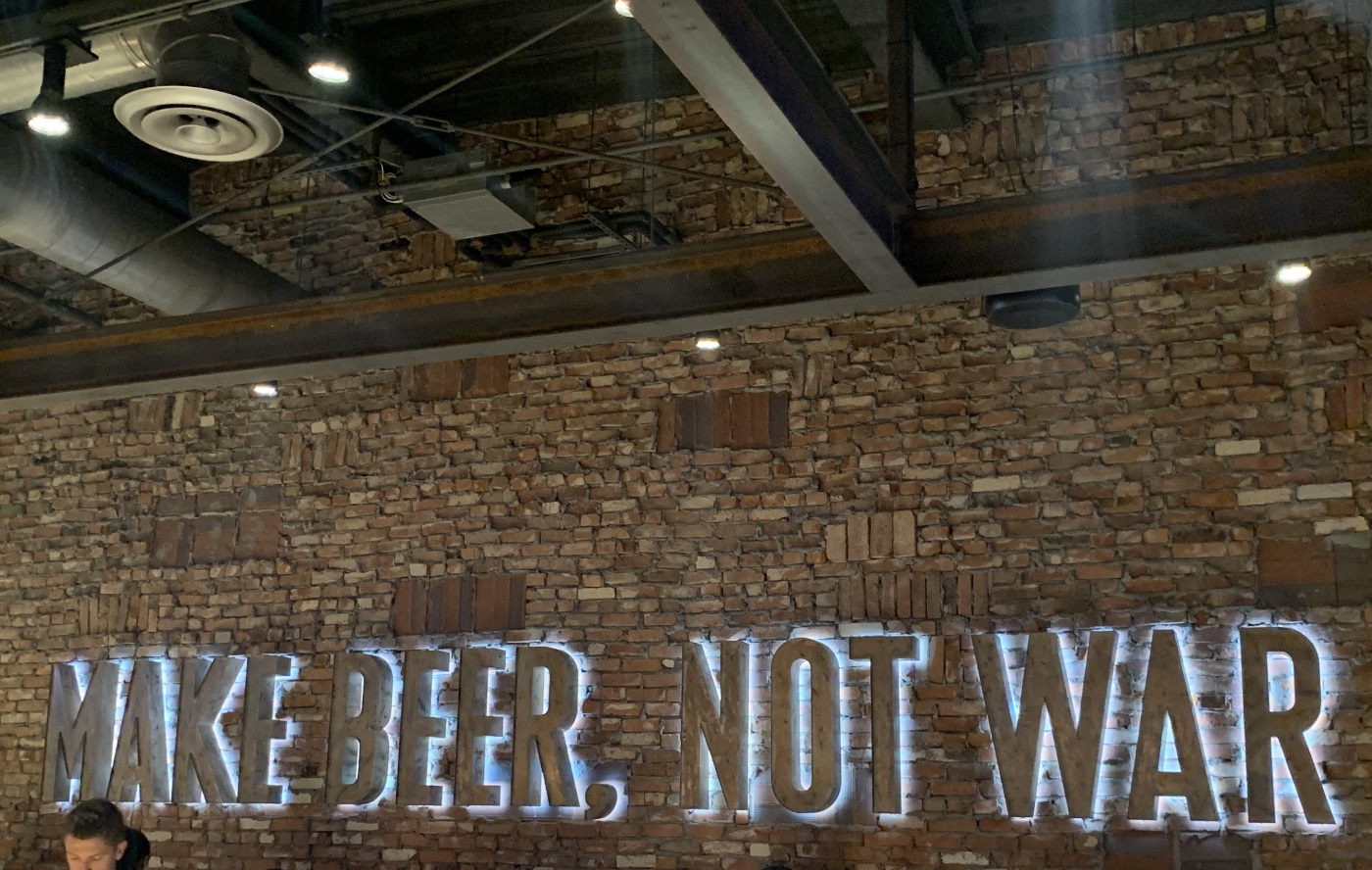 Karl_Strauss_make_beer_not_war
