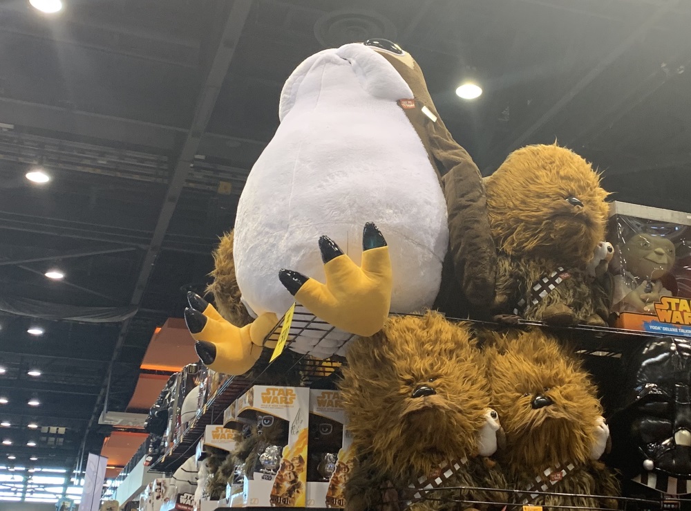 exhibit_hall_porg