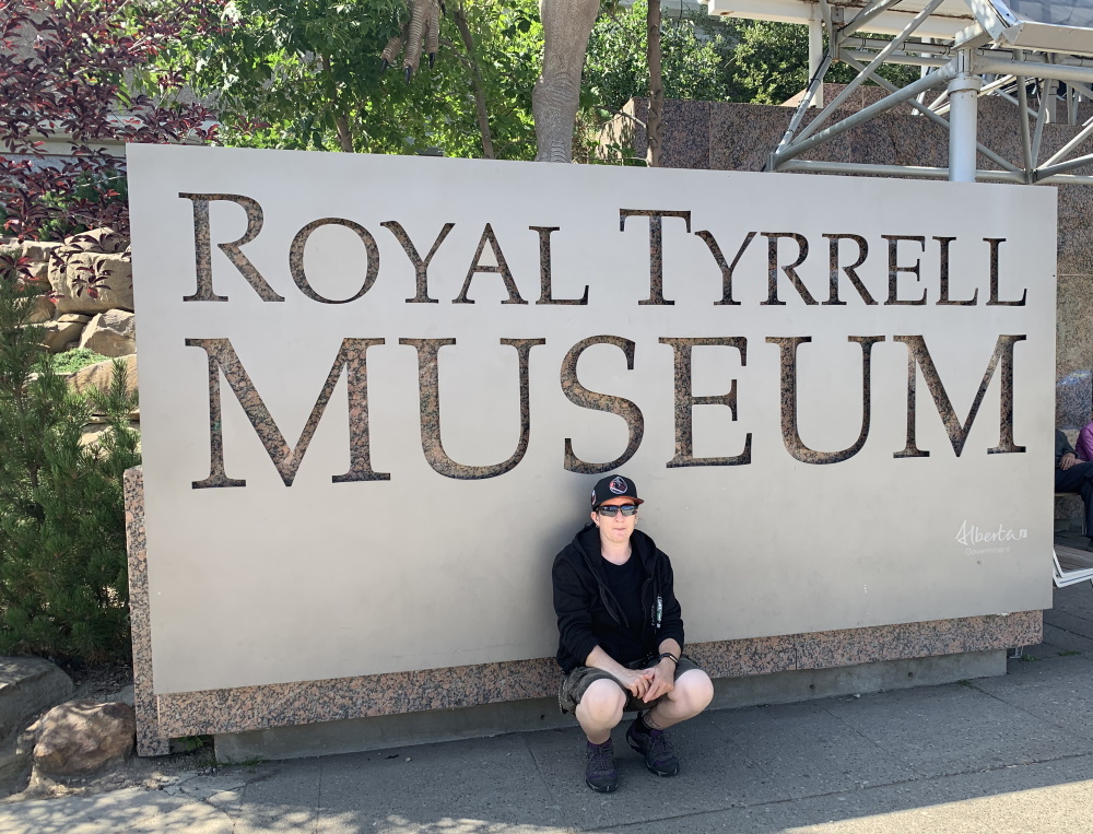 A Dino-rific Stroll Around Drumheller… Oh and some Geocaching too!!